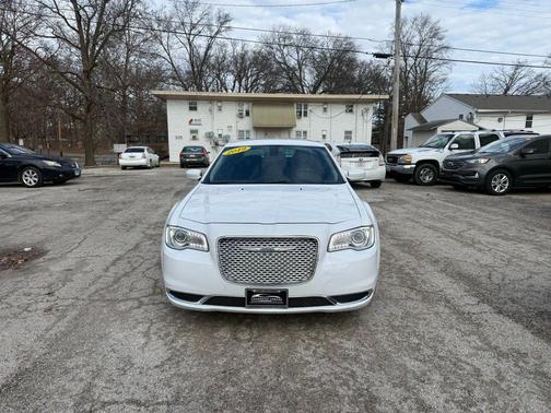 2019 Chrysler 300 Touring