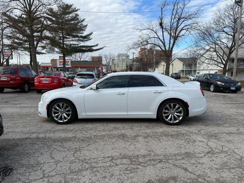 2019 Chrysler 300 Touring
