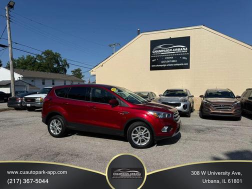 Red 2019 Ford Escape SE