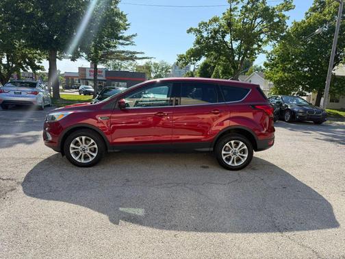 Red 2019 Ford Escape SE