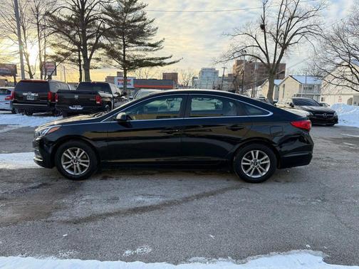 2017 Hyundai SONATA SE
