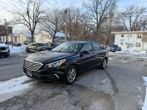 2017 Hyundai SONATA SE