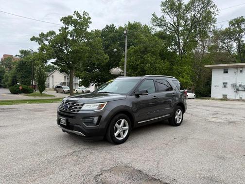 Gray 2016 Ford Explorer XLT