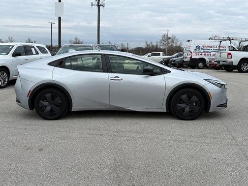 2025 Toyota Prius LE