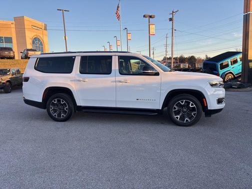 2023 Jeep Wagoneer L Series III 4x4