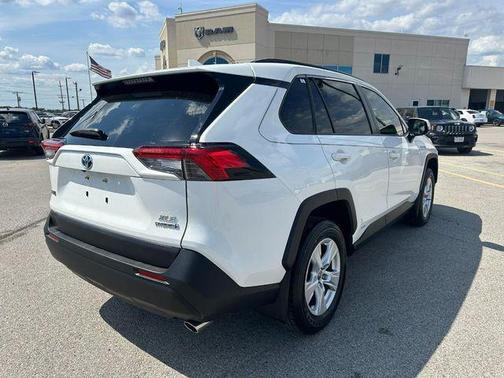 2021 Toyota RAV4 Hybrid XLE