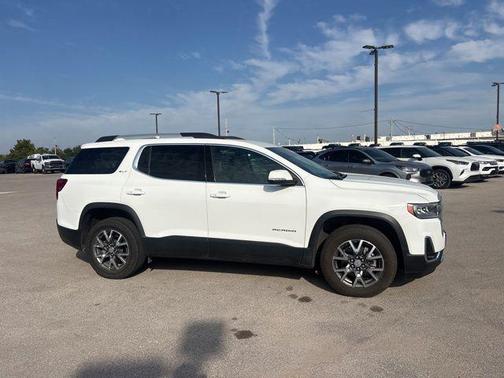 2023 GMC Acadia AWD SLT