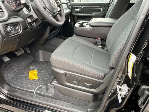 2025 RAM 2500 Big Horn Crew Cab 4x4 6'4' Box