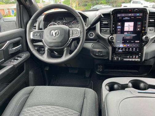 2025 RAM 2500 Big Horn Crew Cab 4x4 6'4' Box