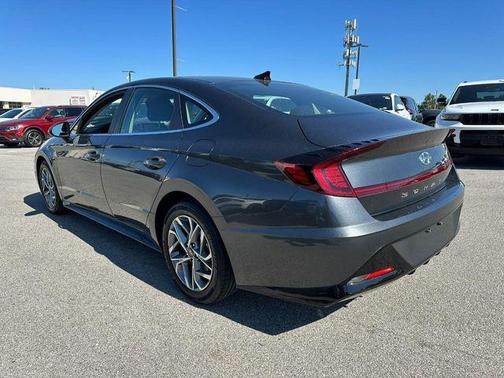2022 Hyundai SONATA SEL