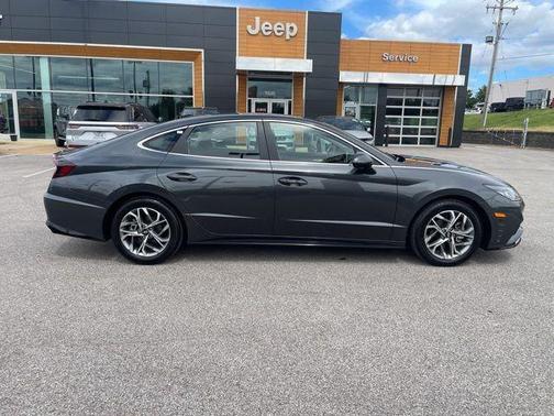 2022 Hyundai SONATA SEL