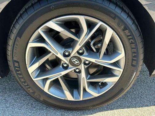 2022 Hyundai SONATA SEL