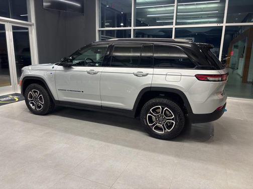 2022 Jeep Grand Cherokee 4xe Trailhawk