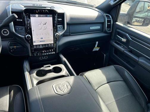 2024 RAM 2500 Laramie Crew Cab 4x4 6'4' Box