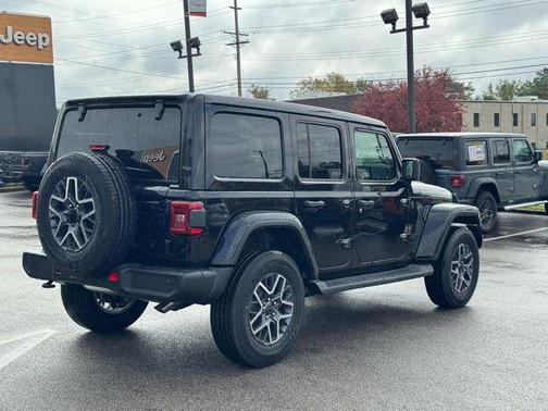 2025 Jeep Wrangler 4-Door Sahara 4x4