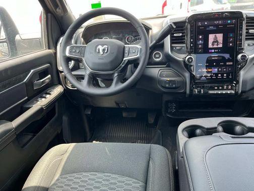 2025 RAM 2500 Big Horn Crew Cab 4x4 6'4' Box
