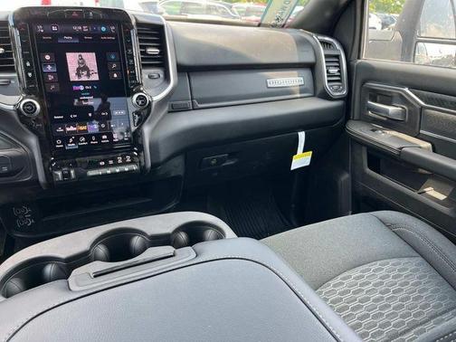 2025 RAM 2500 Big Horn Crew Cab 4x4 6'4' Box