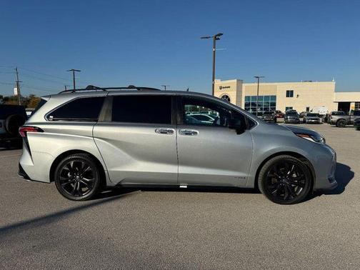 2021 Toyota Sienna XSE 7 Passenger