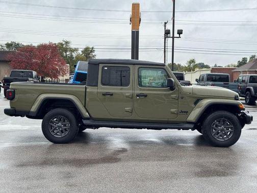 2025 Jeep Gladiator Sport S