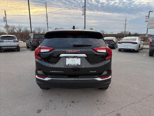 2024 GMC Terrain SLT