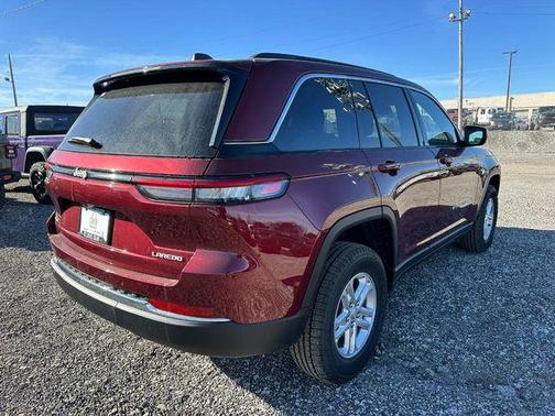 2025 Jeep Grand Cherokee Laredo