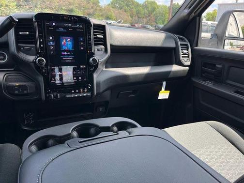 2025 RAM 2500 Tradesman Crew Cab 4x4 6'4' Box
