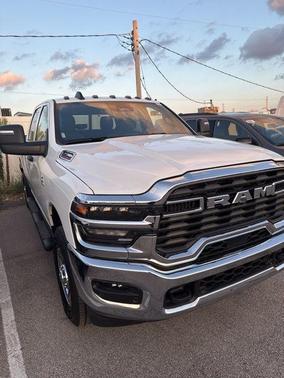 2025 RAM 2500 Tradesman Crew Cab 4x4 6'4' Box