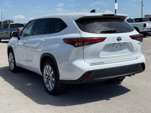 2022 Toyota Highlander Hybrid LE