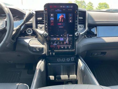 2025 RAM 2500 Limited Crew Cab 4x4 6'4' Box