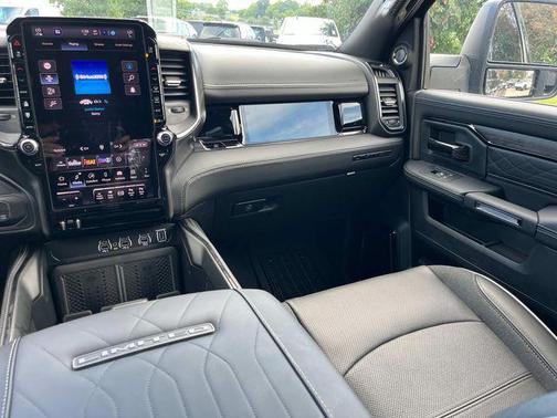 2025 RAM 3500 Limited Crew Cab 4x4 8' Box