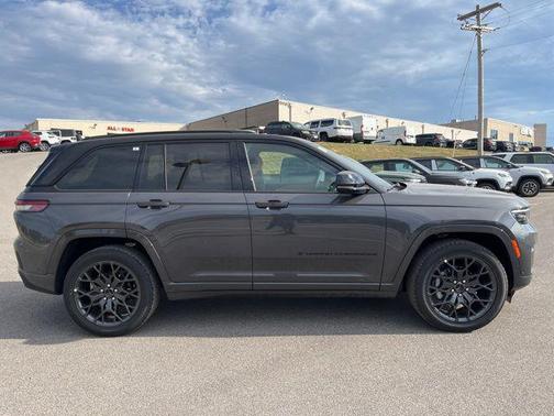 2025 Jeep Grand Cherokee Summit