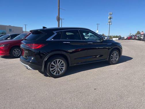 2023 INFINITI QX50 LUXE AWD