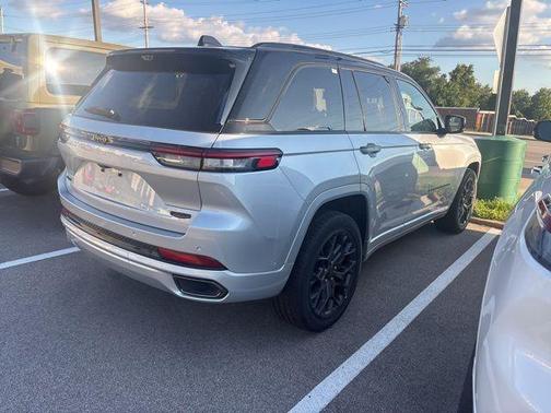 2025 Jeep Grand Cherokee Summit
