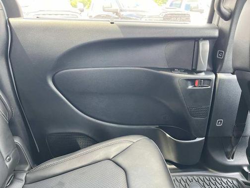 2025 Chrysler Pacifica L