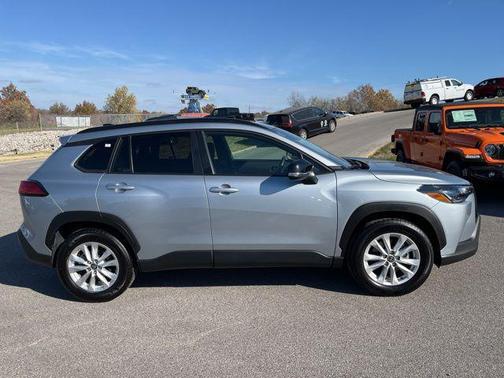 2025 Toyota Corolla Cross LE