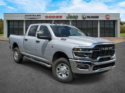 2025 RAM 2500 Tradesman Crew Cab 4x4 6'4' Box