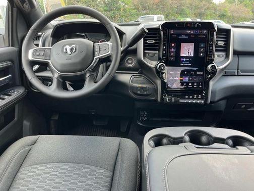 2025 RAM 3500 Big Horn Crew Cab 4x4 6'4' Box