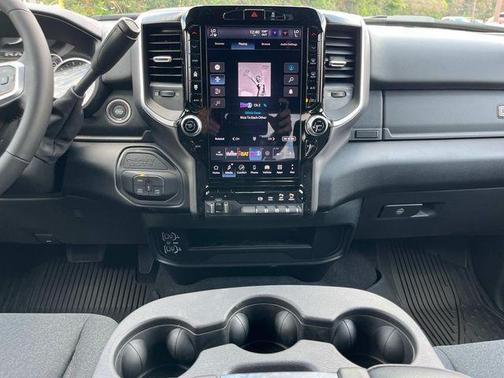 2025 RAM 3500 Big Horn Crew Cab 4x4 6'4' Box