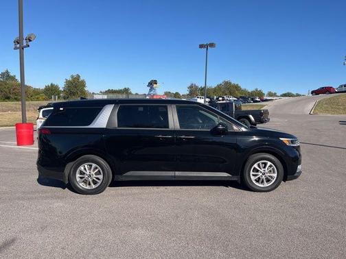 2022 Kia Carnival LXS