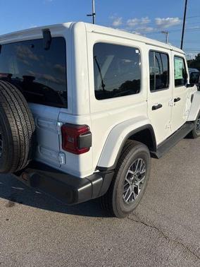 2025 Jeep Wrangler 4-Door Sahara 4x4