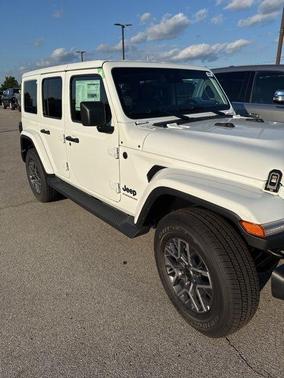 2025 Jeep Wrangler 4-Door Sahara 4x4