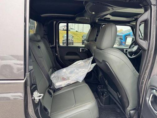 2025 Jeep Gladiator Mojave X