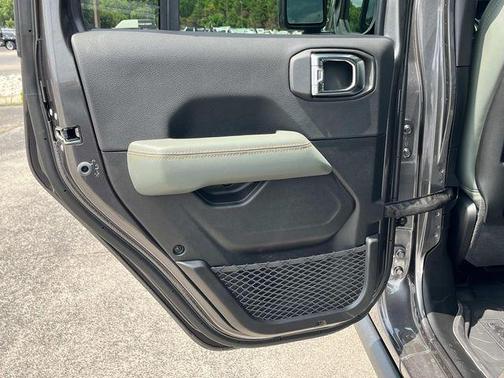 2025 Jeep Gladiator Mojave X
