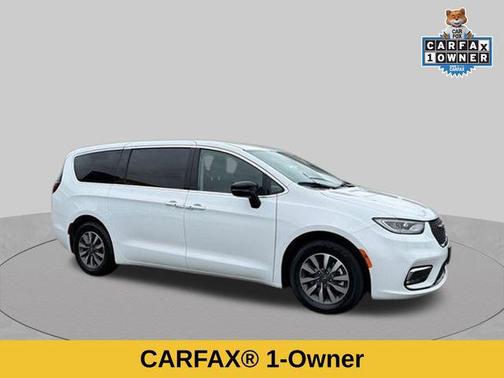 Bright White Clearcoat 2024 Chrysler Pacifica Hybrid Select