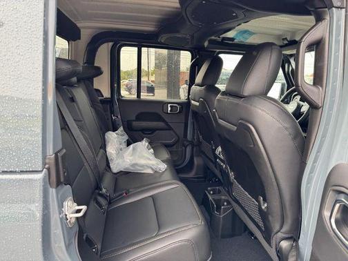 2025 Jeep Gladiator High Tide