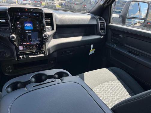 2025 RAM 2500 Tradesman Crew Cab 4x4 6'4' Box