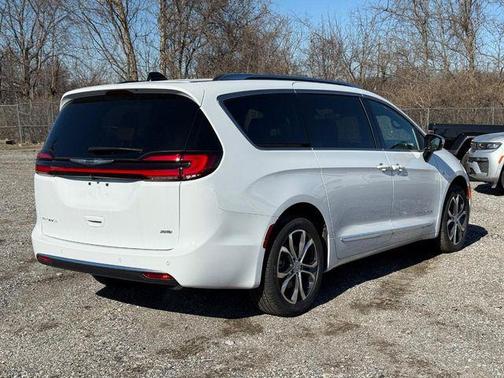 2026 Chrysler Pacifica L