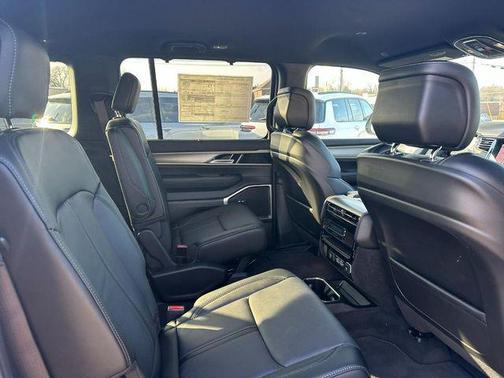 2025 Jeep Wagoneer L Series II Carbide 4x4