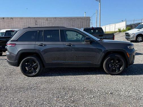Baltic Gray Metallic Clearcoat 2026 Jeep Grand Cherokee Limited