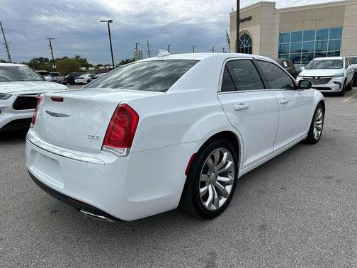 2020 Chrysler 300 Touring